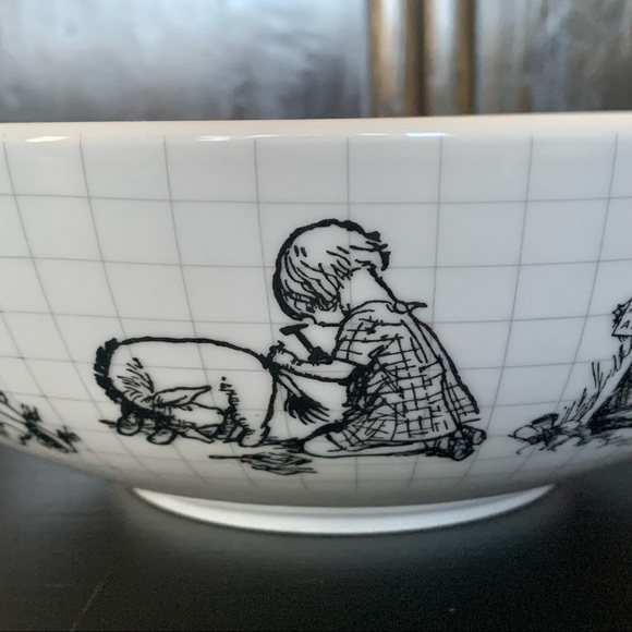 Disney Sketchbook Winnie the Pooh 9” Serving Bowl - Picture 10 of 16